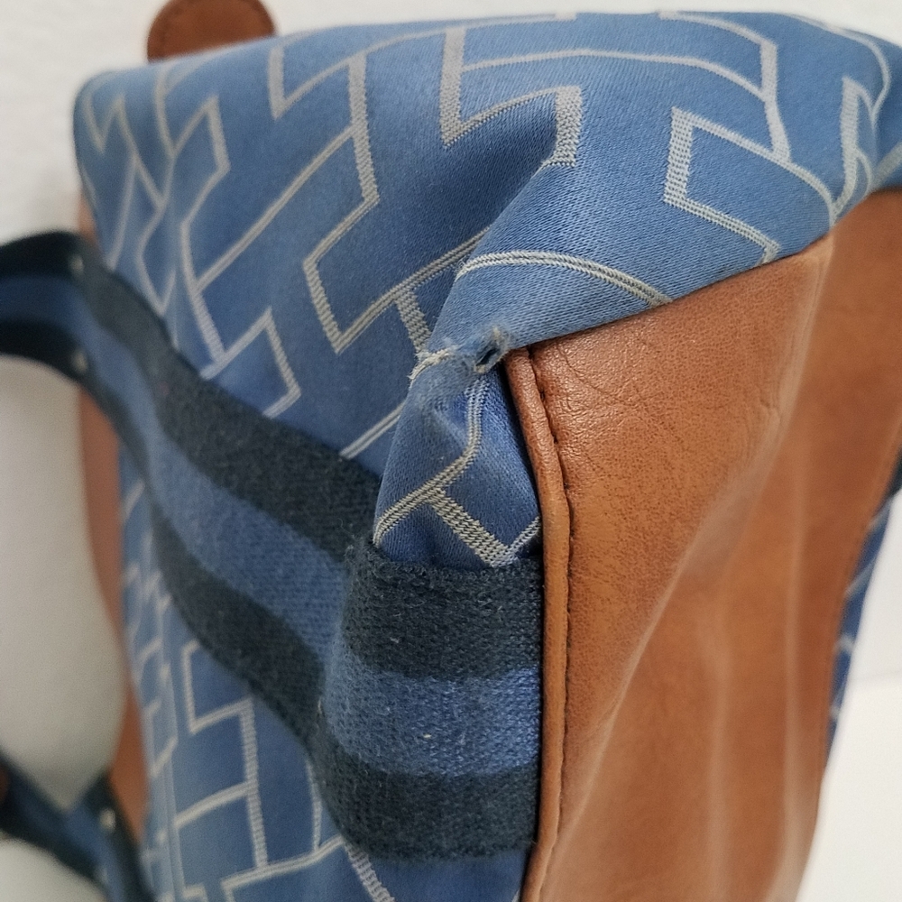 SALE! $10 Tommy Hilfiger American Classics Handbag - Picture 15 of 16